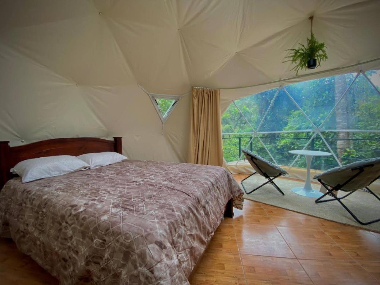 Hotel Rivel - Restaurant & Nature Retreat ตูร์เรียลบา ภายนอก รูปภาพ