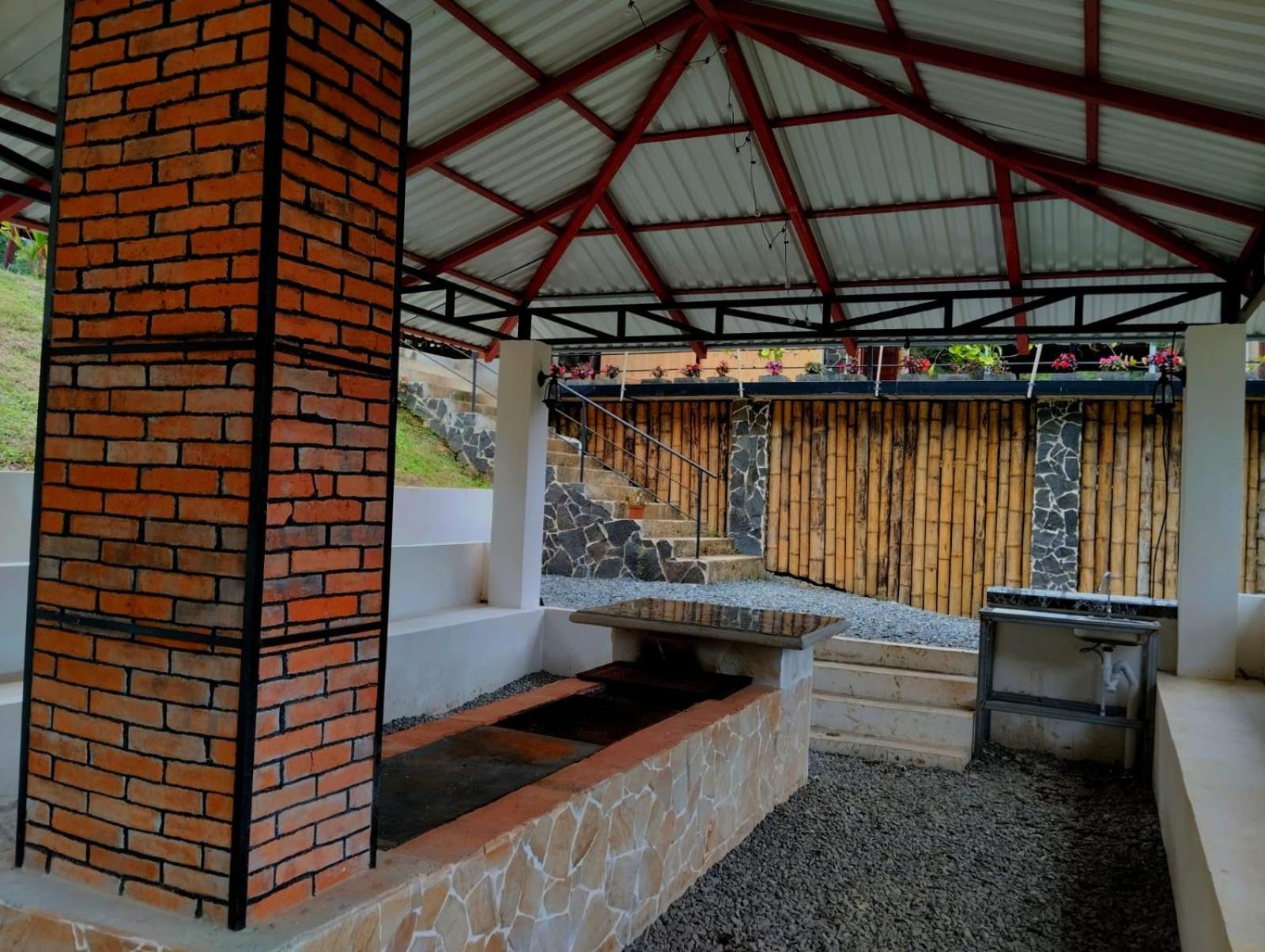 Hotel Rivel - Restaurant & Nature Retreat ตูร์เรียลบา ภายนอก รูปภาพ