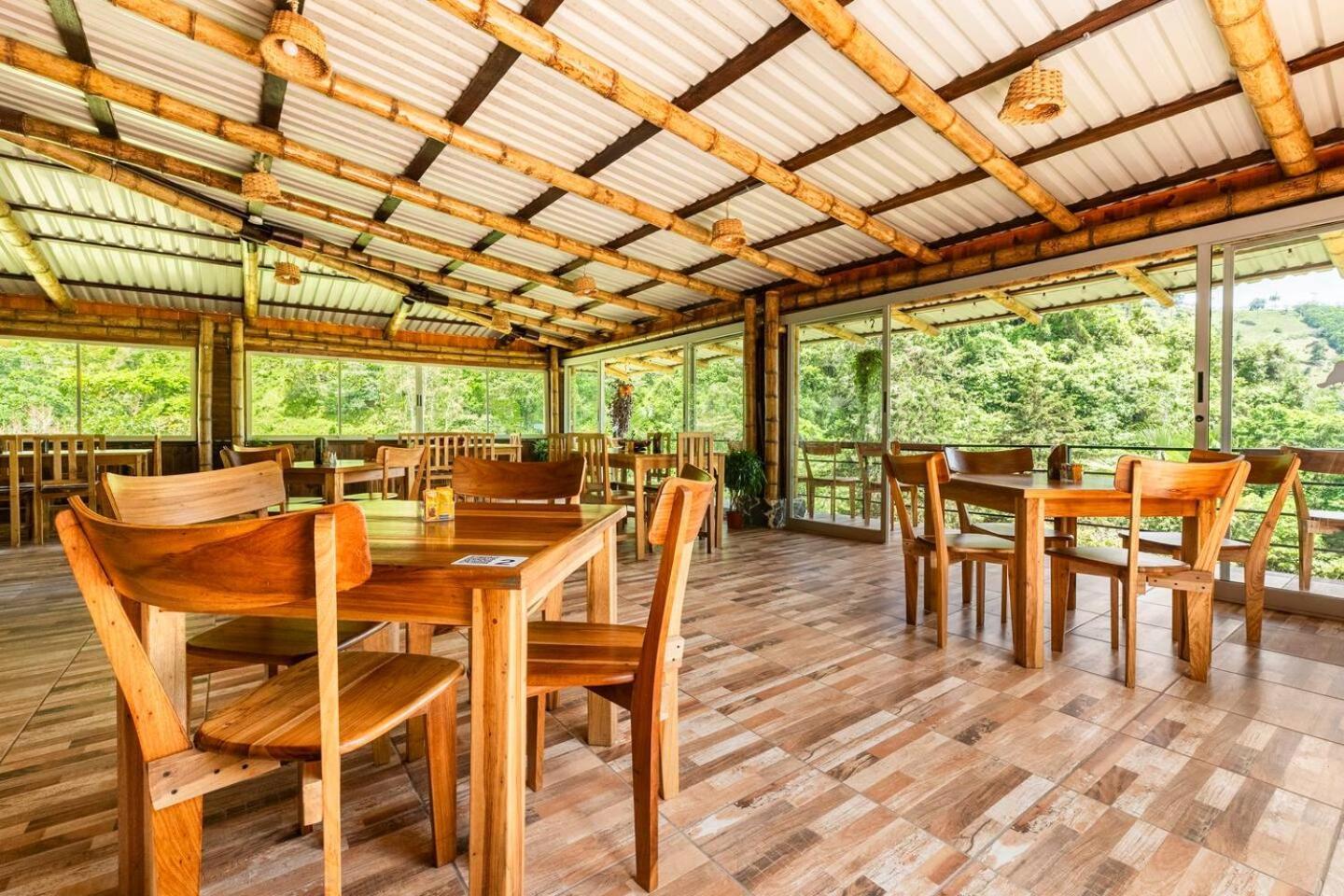 Hotel Rivel - Restaurant & Nature Retreat ตูร์เรียลบา ภายนอก รูปภาพ