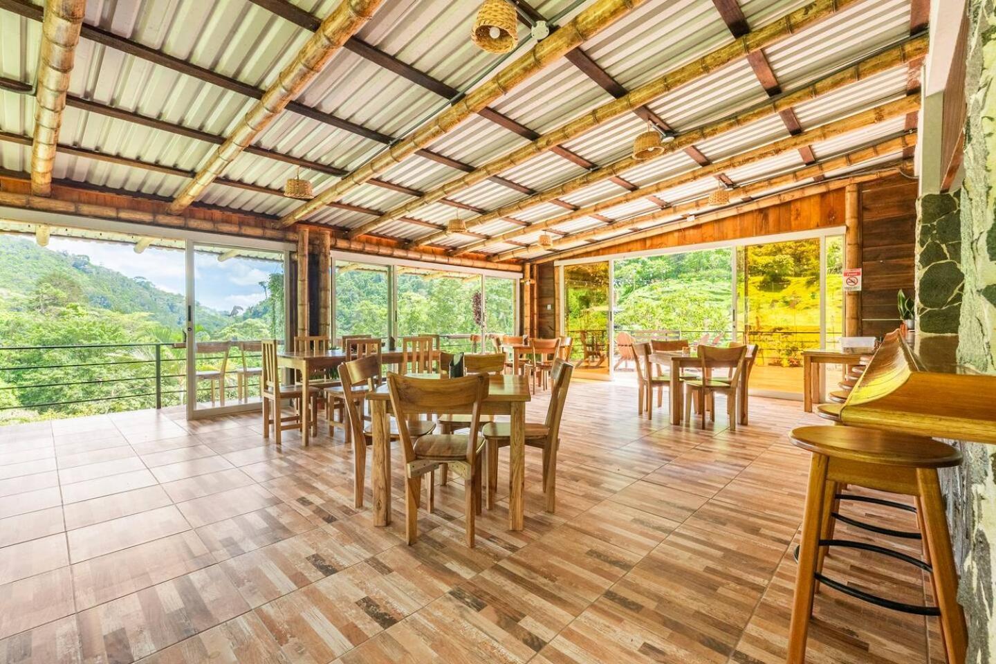 Hotel Rivel - Restaurant & Nature Retreat ตูร์เรียลบา ภายนอก รูปภาพ