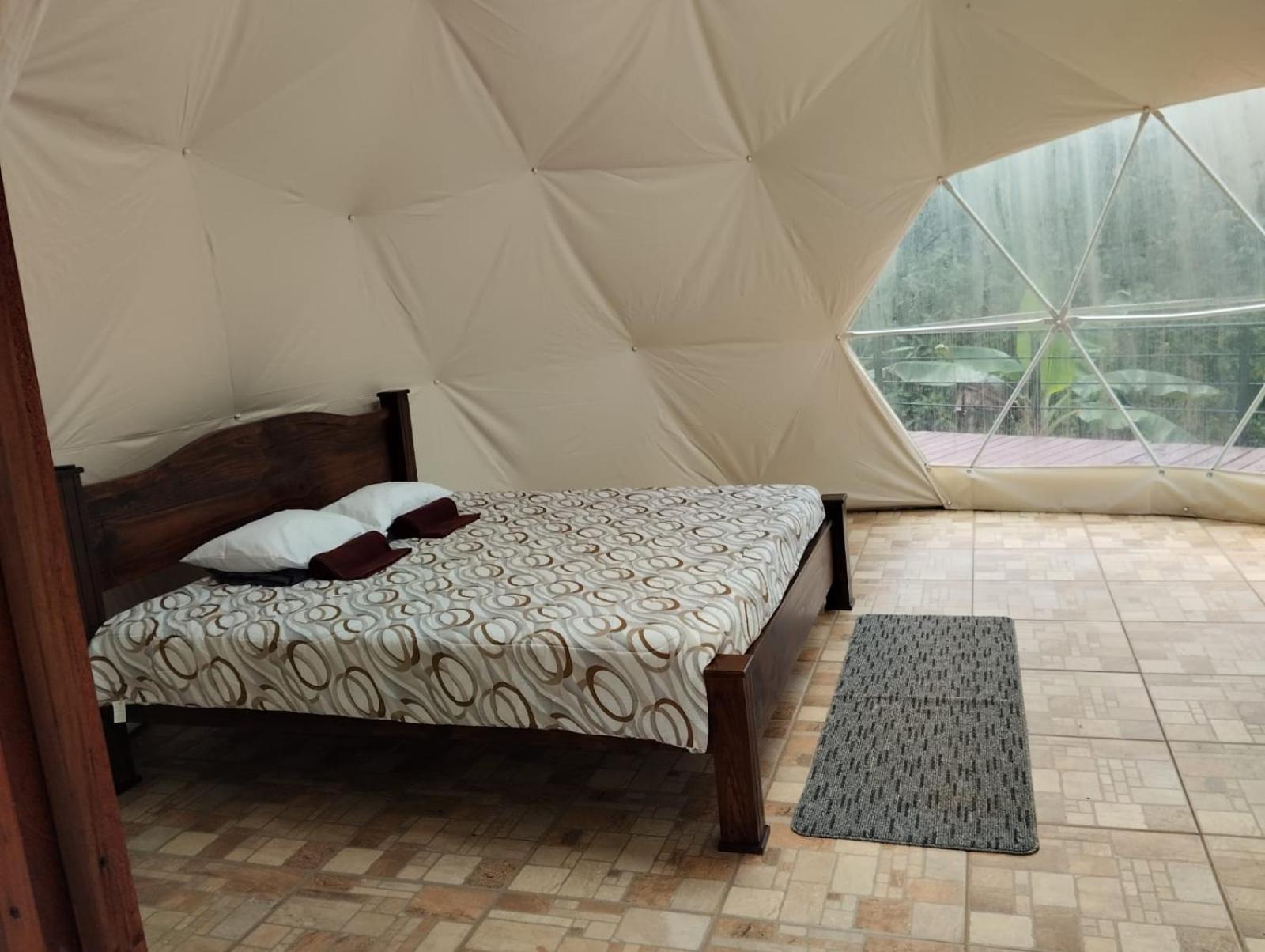 Hotel Rivel - Restaurant & Nature Retreat ตูร์เรียลบา ภายนอก รูปภาพ